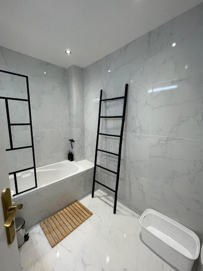 Comfortable Apartment With Parking - Antibes Riviera Ngoại thất bức ảnh